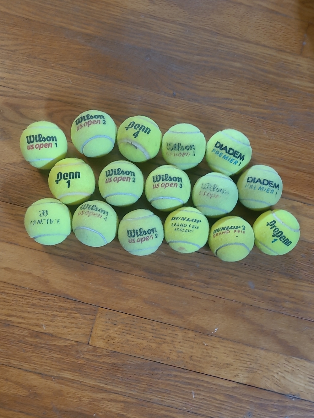 16 Tennis Balls
